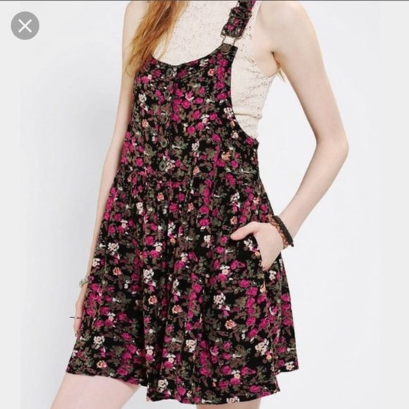 Kimchi Blue Floral Overall Jumper - Picture 1 of 8